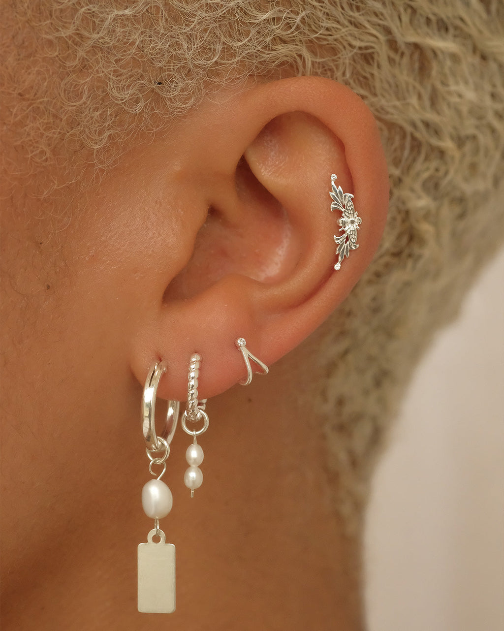 Bee Curve Single Stud