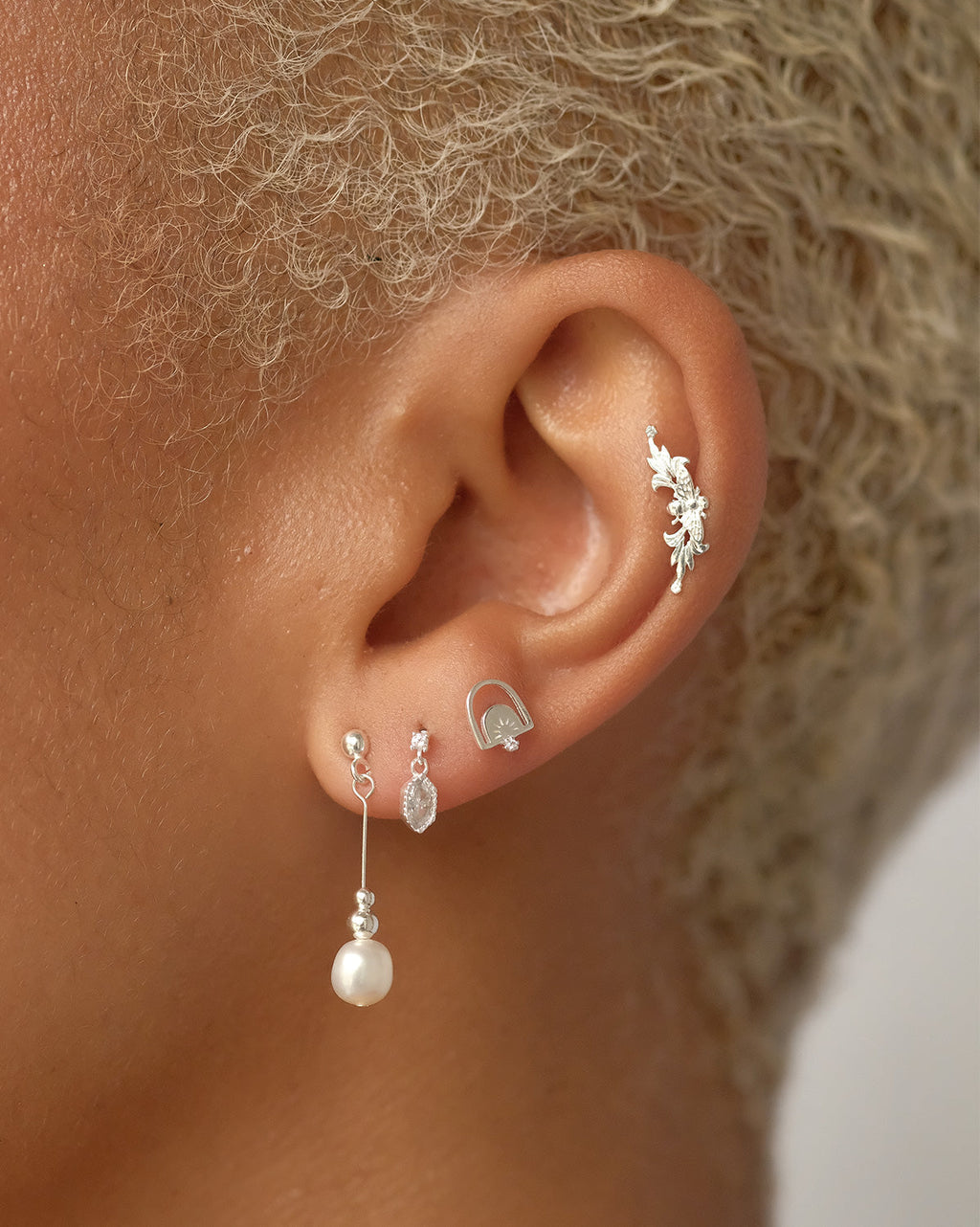 Bee Curve Single Stud